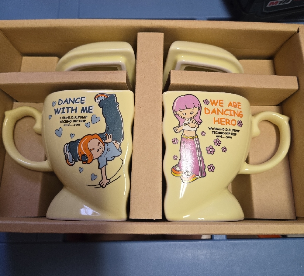 Dancing Hero Friendship MUG set . Made In Korea